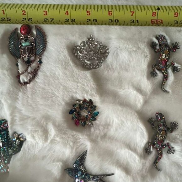 Brooch Bonanza – 40+ Vintage & Modern Pins – Start Your Collection Today! - Picture 5 of 7